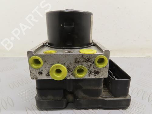Used ABS pump RENAULT TWINGO II (CN0_) 1.5 dCi (CN0E) (64 hp) 17778402