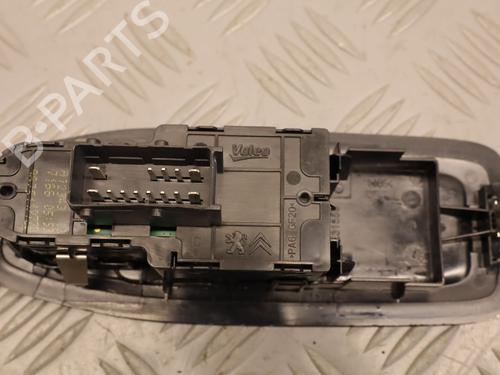 Used Left front window switch Left front window switch PEUGEOT 208 I (CA_, CC_) 1.6 HDi / BlueHDi 75 (75 hp) 33031625 33031625