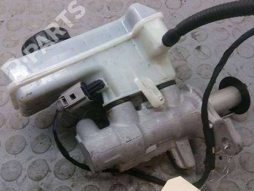 Used Brake master cylinder VW GOLF VII (5G1, BQ1, BE1, BE2) 1.6 TDI (105 hp) 9386789