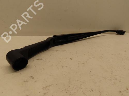 Used Front windshield wiper arm RENAULT KADJAR (HA_, HL_) 1.2 TCe 130 (HLMR) (130 hp) 29319360