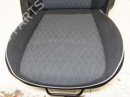 Sedile anteriore destro FIAT 500X (334_) 1.6 D Multijet (334AXA1B, 334AXA11) (120 hp) 30924594