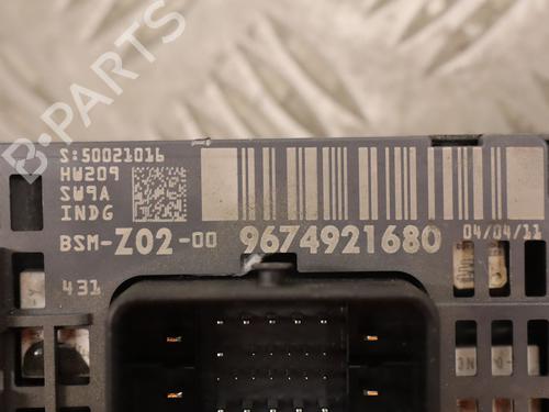 Used Fuse box Fuse box 38100285 38100285