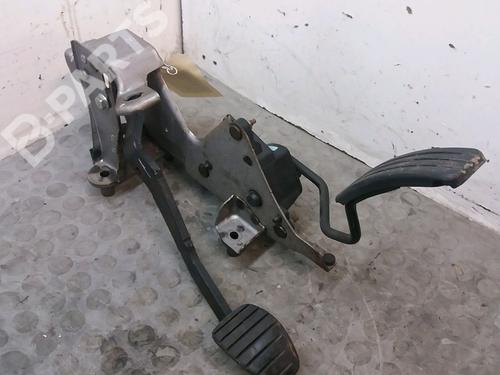 Used Pedal RENAULT CLIO III (BR0/1, CR0/1) 1.5 dCi (C/BR0G, C/BR1G) (68 hp) 9380227