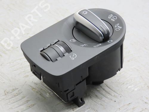 Used Headlight switch AUDI A1 Sportback (8XA, 8XF) 1.4 TDI (90 hp) 25207173