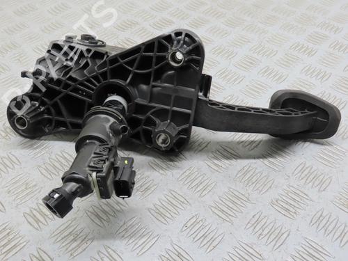 Used Clutch pedal DACIA SANDERO III 1.0 TCe 90 (91 hp) 27488173