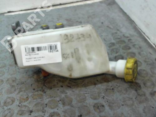 Used Brake master cylinder PEUGEOT 208 I (CA_, CC_) 1.4 HDi (68 hp) 9380293