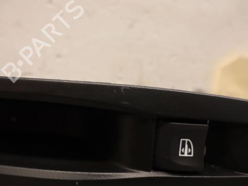 right-rear-window-switch-renault-megane-iv-hatchback-b9amn_-2015-36366888 main image