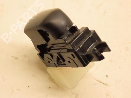 Right rear window switch RENAULT KADJAR (HA_, HL_) 1.2 TCe 130 (HLMR) | BP29643782I28 