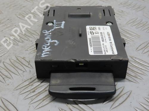 Used Card reader Card reader RENAULT MEGANE III Hatchback (BZ0/1_, B3_) 1.6 16V Hi-Flex (BZ03) (110 hp) 9384675 9384675