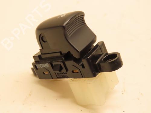 Right rear window switch RENAULT KADJAR (HA_, HL_) 1.2 TCe 130 (HLMR) | BP29643782I28 