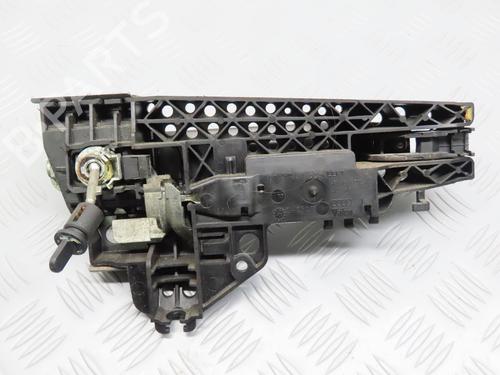 Venstre foran utvendig håndtak AUDI A4 B8 (8K2) 2.0 TDI (143 hp) 30825017