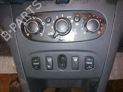dashboard-dacia-sandero-ii-15-dci-681004784r-2012-9378493 main image