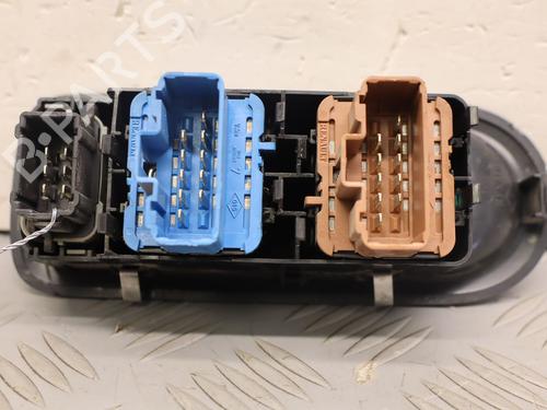 left-front-window-switch-renault-clio-iii-br01-cr01-2005-2006-2007-2008-2009-2010-2011-2012-2013-2014-36789843 main image