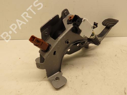 Clutch pedal RENAULT KADJAR (HA_, HL_) 1.2 TCe 130 (HLMR) | BP29643607I13 