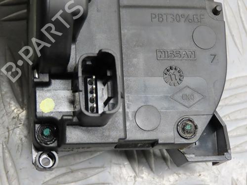 Venstre foran lås RENAULT MEGANE III Hatchback (BZ0/1_, B3_) 1.5 dCi (BZ09, BZ0D, BZ1W, BZ29, BZ14) (110 hp) 24832496