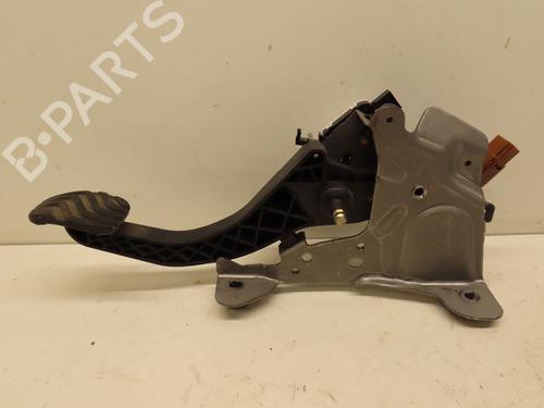 koblingspedal RENAULT KADJAR (HA_, HL_) 1.2 TCe 130 (HLMR) (130 hp) 29643607