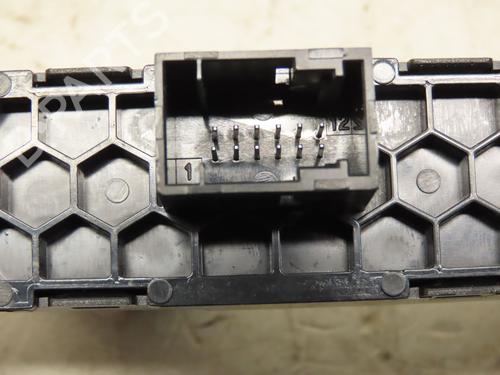 Used Warning switch FIAT 500X (334_) 1.6 D Multijet (334AXA1B, 334AXA11) (120 hp) 30265572