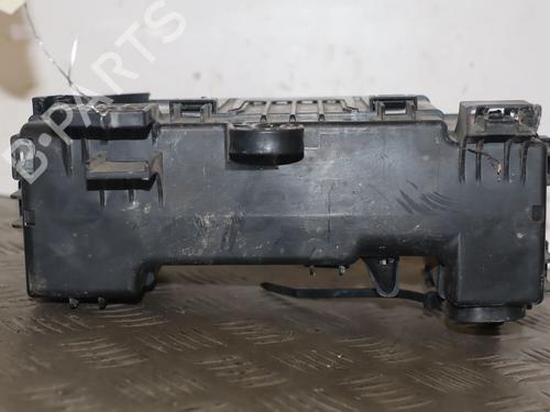 Used Fuse box Fuse box 38916199 38916199