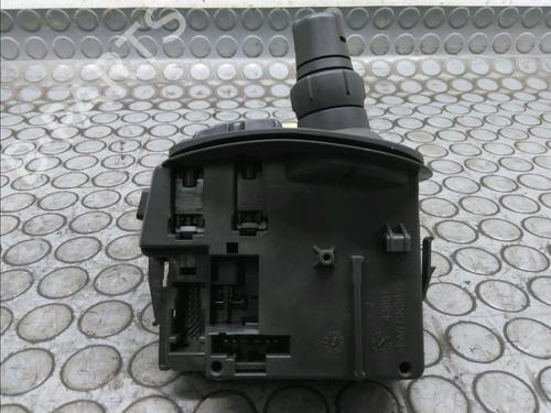 Used Steering column stalk RENAULT CLIO III (BR0/1, CR0/1) 1.5 dCi (C/BR0G, C/BR1G) (68 hp) 17779617