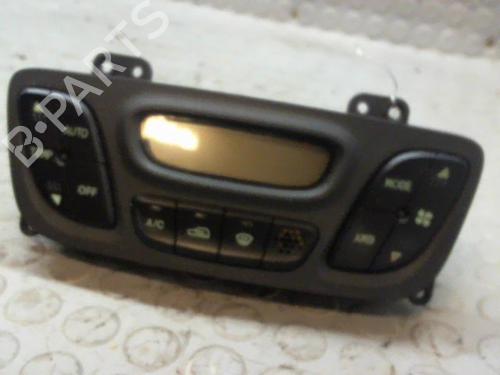 Used Climate control HYUNDAI SANTA FÉ I (SM) 2.0 CRDi 4x4 (125 hp) 9383822
