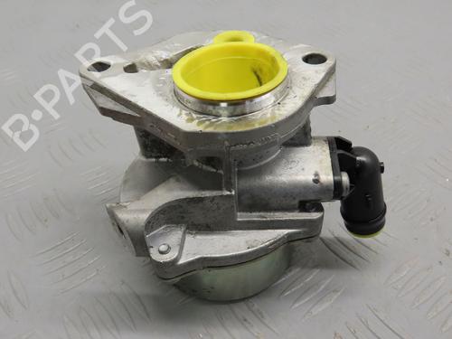 Used Vacuum pump DACIA DUSTER (HM_) 1.5 dCi 115 4x4 (HMAD) (116 hp) 17778497