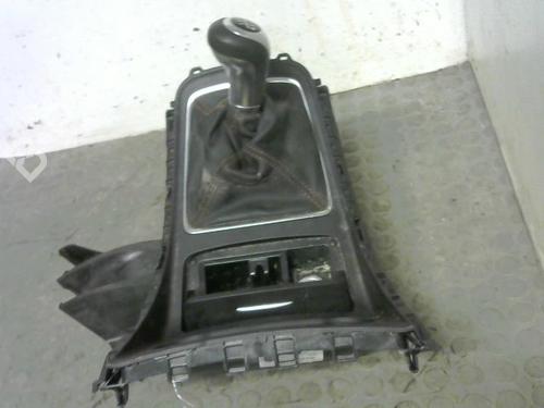 Used Shift knob MERCEDES-BENZ CLA Coupe (C117) CLA 200 CDI (117.301) (136 hp) 14883596