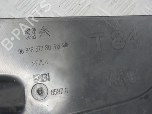 Wheel arch PEUGEOT 3008 I MPV (0U_) 2.0 HDi 150 / BlueHDi 150 | BP21060057C56