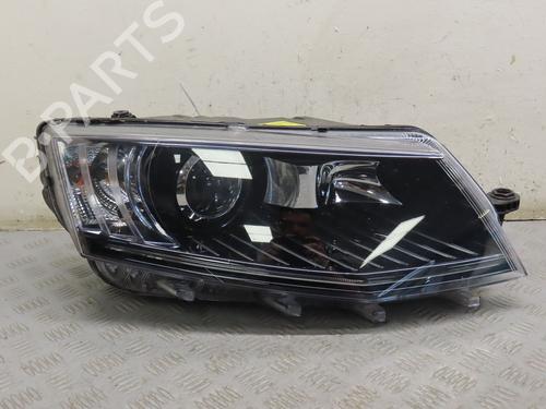 Right headlight SKODA OCTAVIA III Combi (5E5, 5E6) 2.0 TDI RS 5E1941018B
