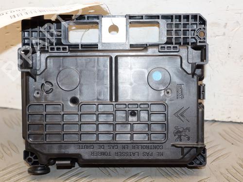 Used Fuse box Fuse box 37597362 37597362