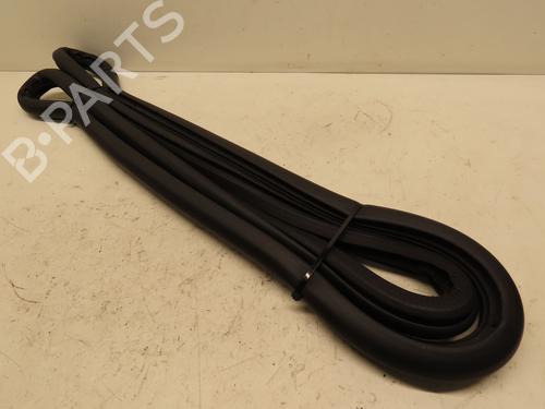 Used Rubber door seal PEUGEOT 208 II (UB_, UP_, UW_, UJ_) 1.2 PureTech 75 (75 hp) 29319314