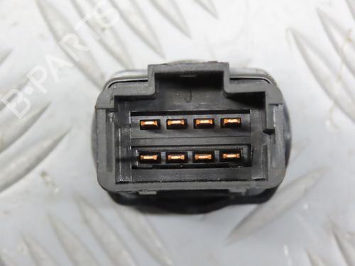 Used Warning switch DACIA DUSTER (HS_) 1.5 dCi (HSMC) (107 hp) 31030548