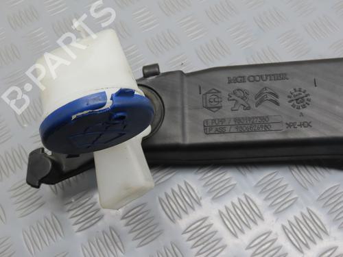 Used Windscreen washer tank Windscreen washer tank 19578426 19578426
