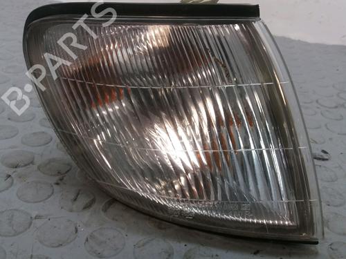 Used Right front indicator HYUNDAI H-1 Van (A1) 2.5 TD (101 hp) 9386752