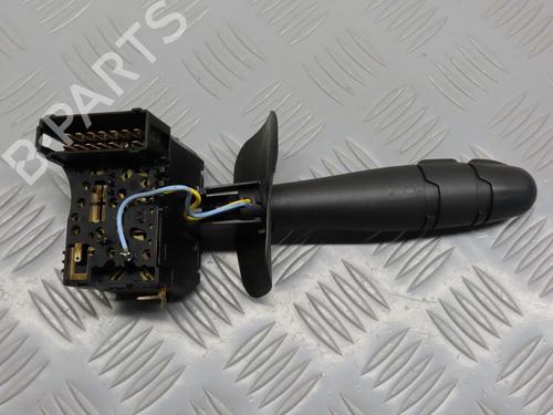 Used Headlight switch Headlight switch RENAULT CLIO II (BB_, CB_) 1.2 (BB0A, BB0F, BB10, BB1K, BB28, BB2D, BB2H, CB0A,... (58 hp) 19690460 19690460