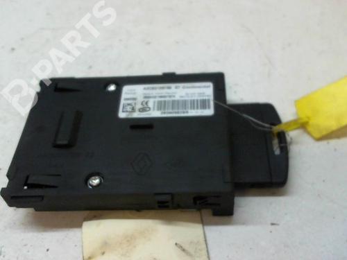 Used Card reader Card reader RENAULT MEGANE III Hatchback (BZ0/1_, B3_) 1.5 dCi (106 hp) 9384812 9384812