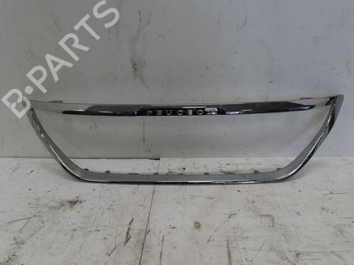 Used Grille PEUGEOT 2008 I (CU_) 1.5 BlueHDI 100 (102 hp) 30365893