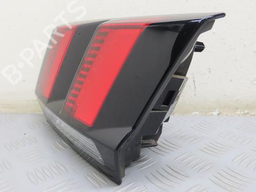 Used Right tailgate light Right tailgate light PEUGEOT 3008 II SUV (MC_, MR_, MJ_, M4_) 1.2 THP/ PureTech 130 (MRHNSM, MRHNSU, MRHNSJ, MRHNYW,... (131 hp) 20162740 20162740