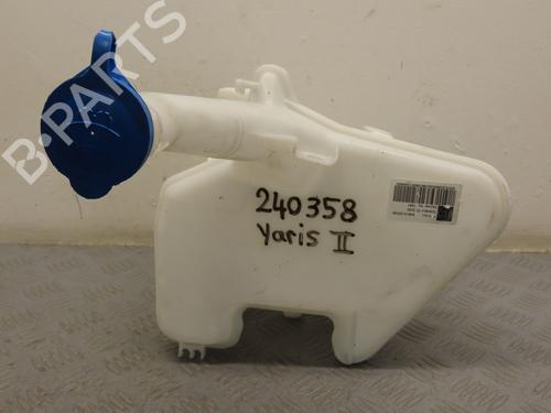 Used Windscreen washer tank TOYOTA YARIS (_P13_) 1.4 D (NLP130_, NLP130) (90 hp) 19639465