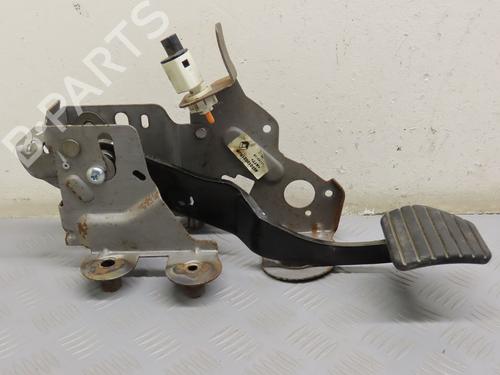 Clutch pedal RENAULT FLUENCE (L3_) 1.5 dCi (L30A) 465030061R