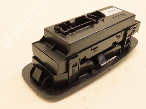 Used Left front window switch RENAULT KADJAR (HA_, HL_) 1.2 TCe 130 (HLMR) (130 hp) 29319328