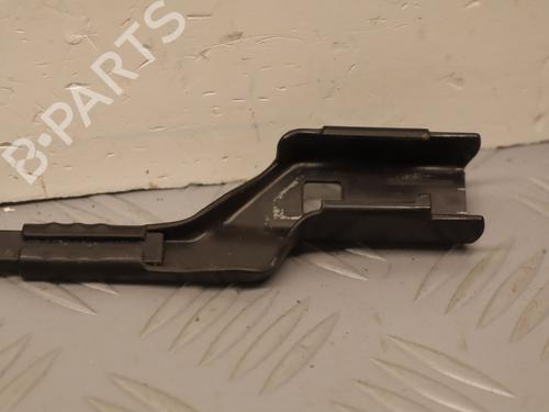 front-windshield-wiper-arm-jeep-renegade-suv-bu-b1-bv-2014-32354272 main image