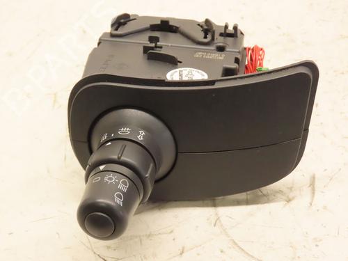Used Headlight switch RENAULT CLIO III (BR0/1, CR0/1) 1.5 dCi (75 hp) 30605635
