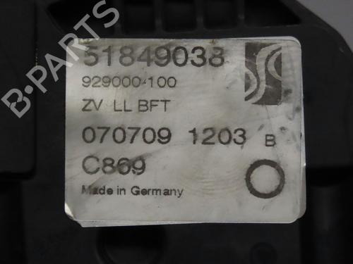 front-right-lock-fiat-grande-punto-199_-13-d-multijet-51849038-2005-9377412 main image