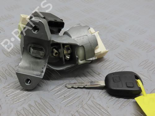 Used Ignition barrel TOYOTA YARIS (_P9_) 1.4 D-4D (NLP90_, NLP90R) (90 hp) 17777414