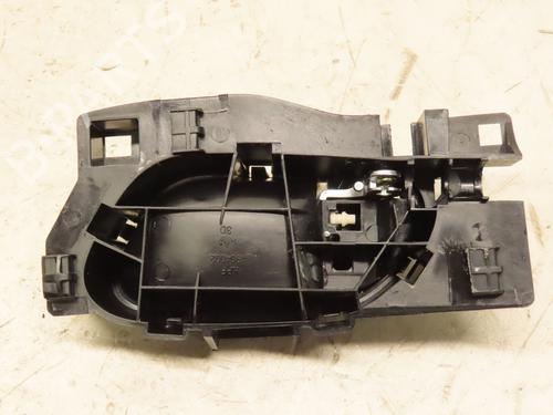 Używane Klamka wewnętrzna drzwi przednich prawych CITROËN C3 II (SC_) 1.4 (73 hp) 29963606
