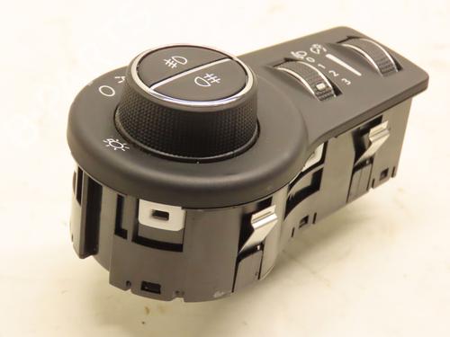 Used Headlight switch FIAT 500X (334_) 1.6 D Multijet (334AXA1B, 334AXA11) (120 hp) 30265571