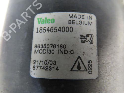 Nebelscheinwerfer rechts für PEUGEOT 206+ (2L_, 2M_) 1.4 i (2LKFWA, 2MKFWA) (75 hp) 32332674