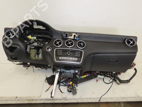 Instrumentbord Instrumentbord MERCEDES-BENZ A-CLASS (W176) A 200 CDI / d 4-matic (176.002) (136 hp) 39755509 39755509