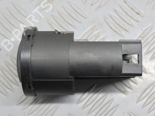 Used Headlight switch Headlight switch VW POLO IV (9N_, 9A_) 1.2 (54 hp) 17779349 17779349