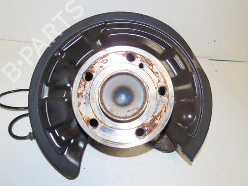 Used Right rear steering knuckle Right rear steering knuckle MERCEDES-BENZ A-CLASS (W176) A 180 (176.042) (122 hp) 32690756 32690756